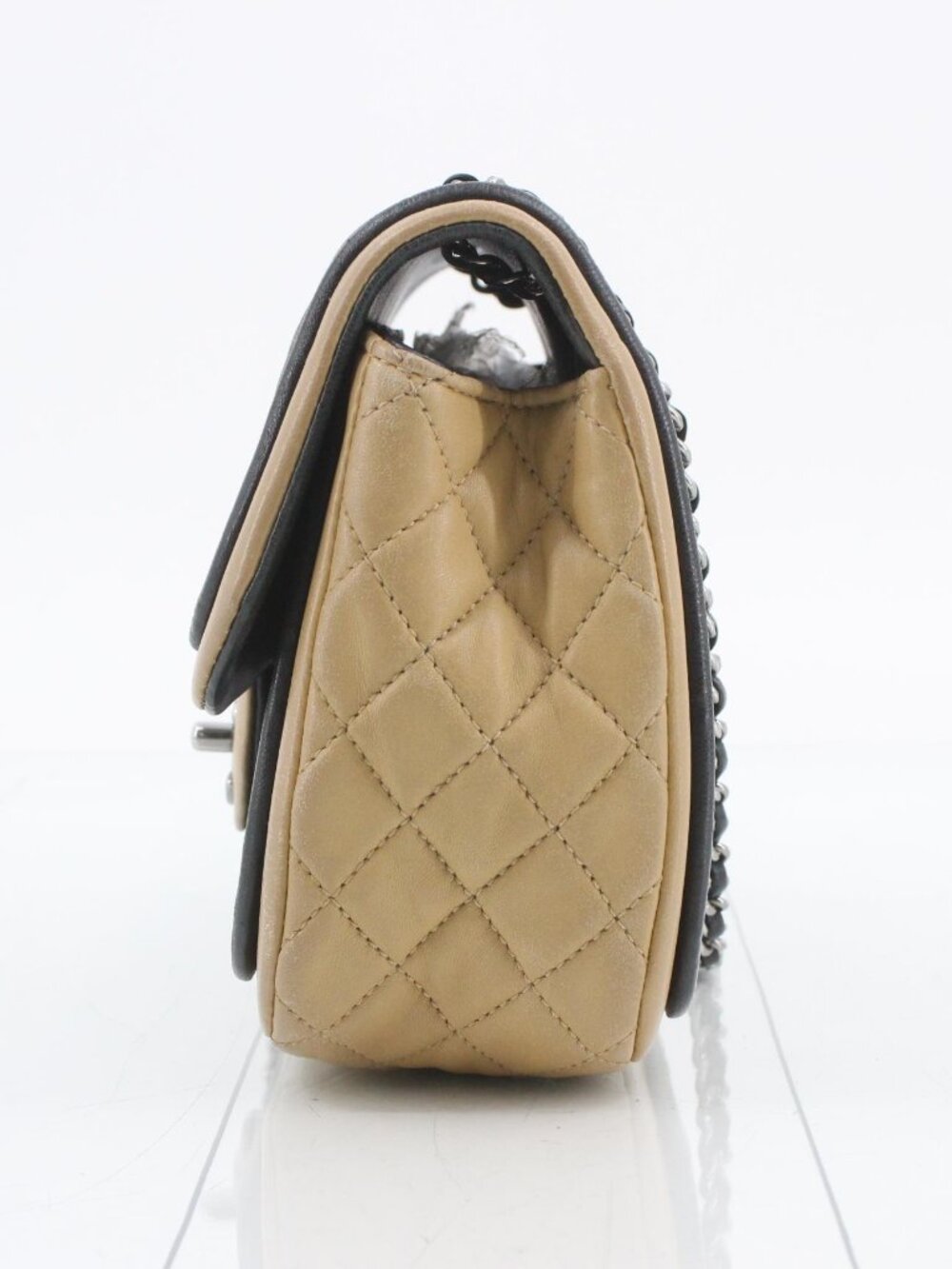 Chanel Bag 18-Series (sticker is unstuck but comes with) - Picture 3 of 15